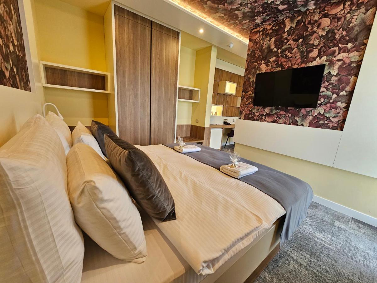 Hotel Etna Gracanica  Exteriör bild
