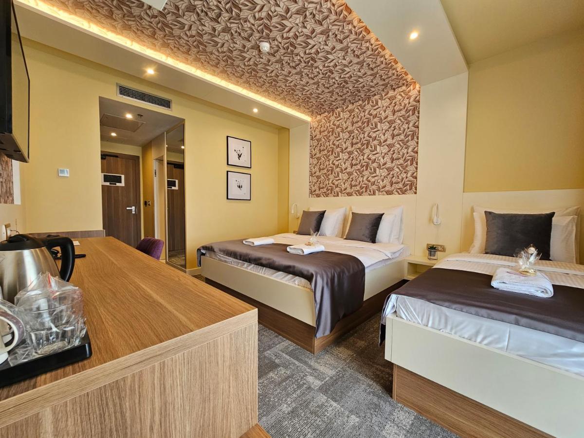 Hotel Etna Gracanica  Exteriör bild