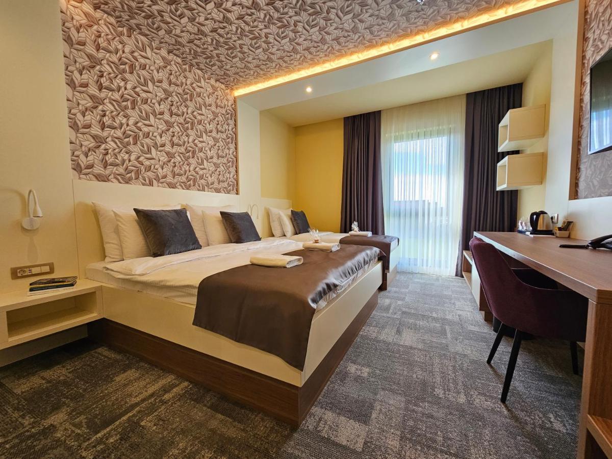 Hotel Etna Gracanica  Exteriör bild