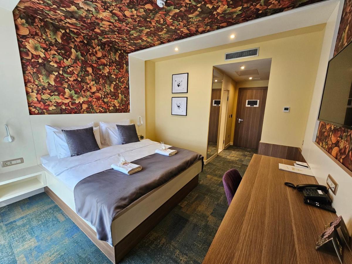Hotel Etna Gracanica  Exteriör bild