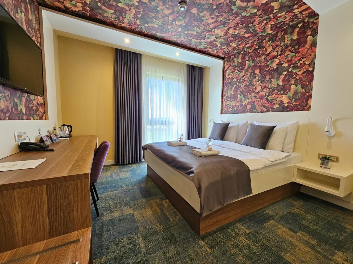 Hotel Etna Gracanica  Exteriör bild
