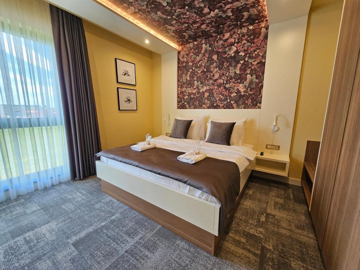 Hotel Etna Gracanica  Exteriör bild