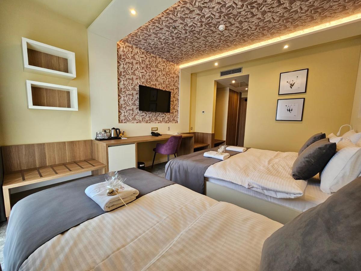 Hotel Etna Gracanica  Exteriör bild