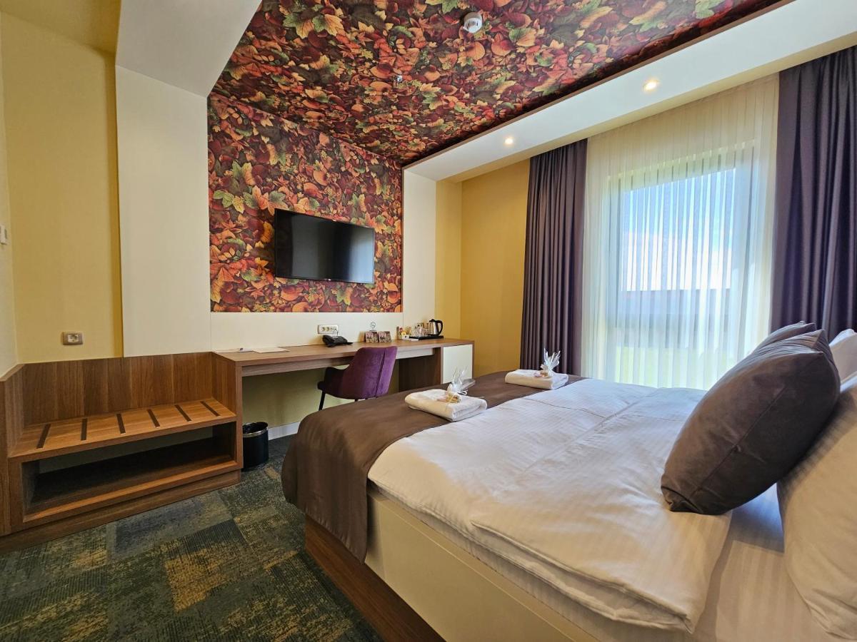 Hotel Etna Gracanica  Exteriör bild