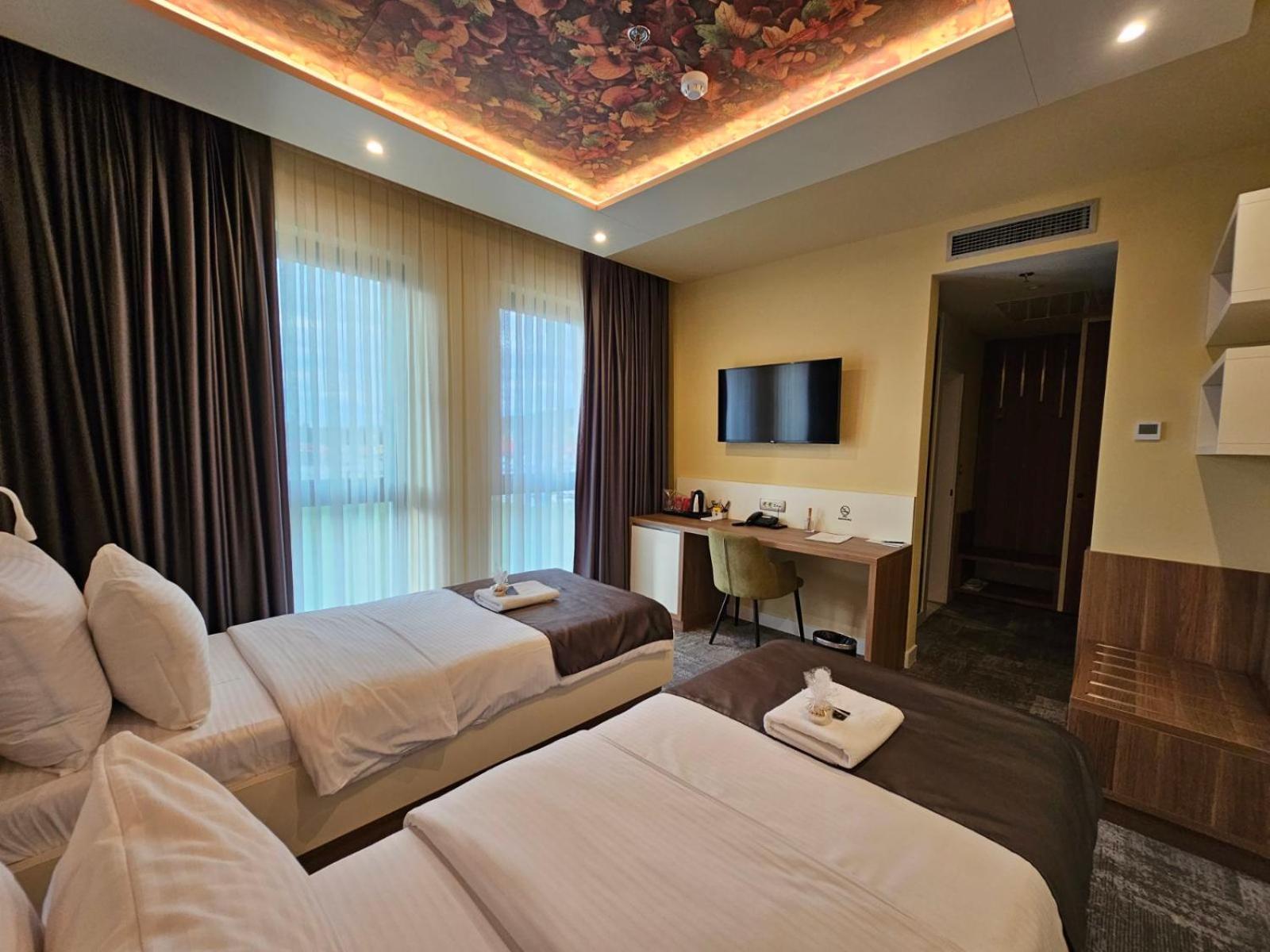 Hotel Etna Gracanica  Exteriör bild